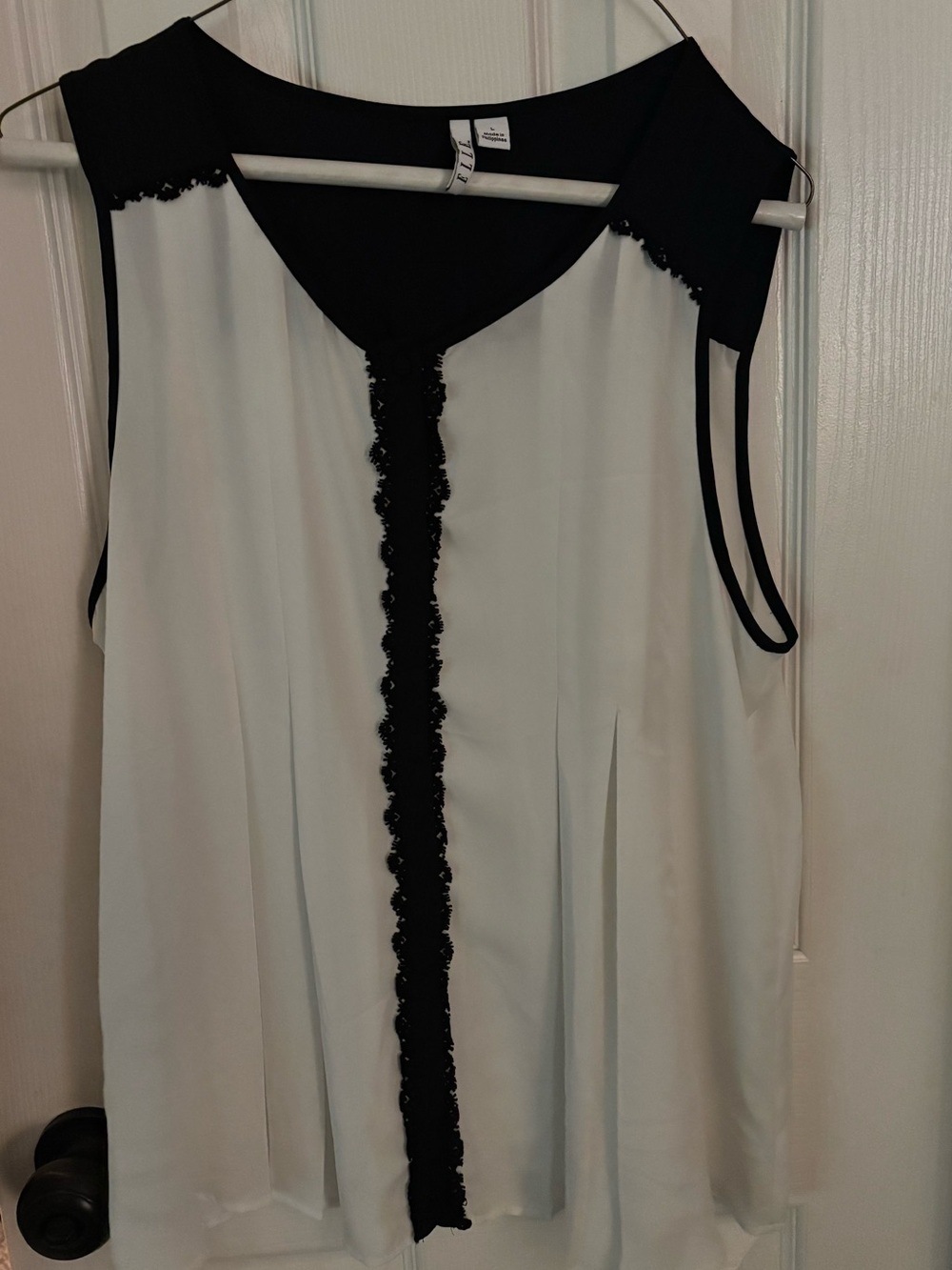 Elle Sleeveless Two-Tone White Tank with Black Lace Trim